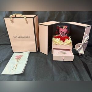 New Gift Box with Teddy Bear, Necklace (Mom) and Flowers Lights Up with Bag